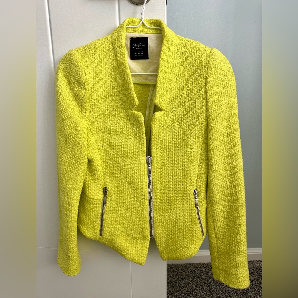 Zara XS jacket. Excellent condition. Petite fit. Neon yellow! Gorgeous.